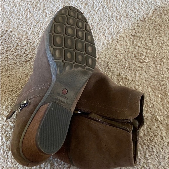 Blondo Waterproof Booties - Picture 2 of 4